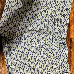 Vineyard vines blue and green whale tale shorts, size 12